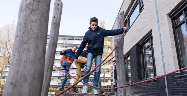 Studenten Driestar hogeschool helpen bij noodopvang Goudse scholen